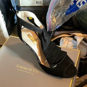 Never worn Louise et Cie black suede size 8